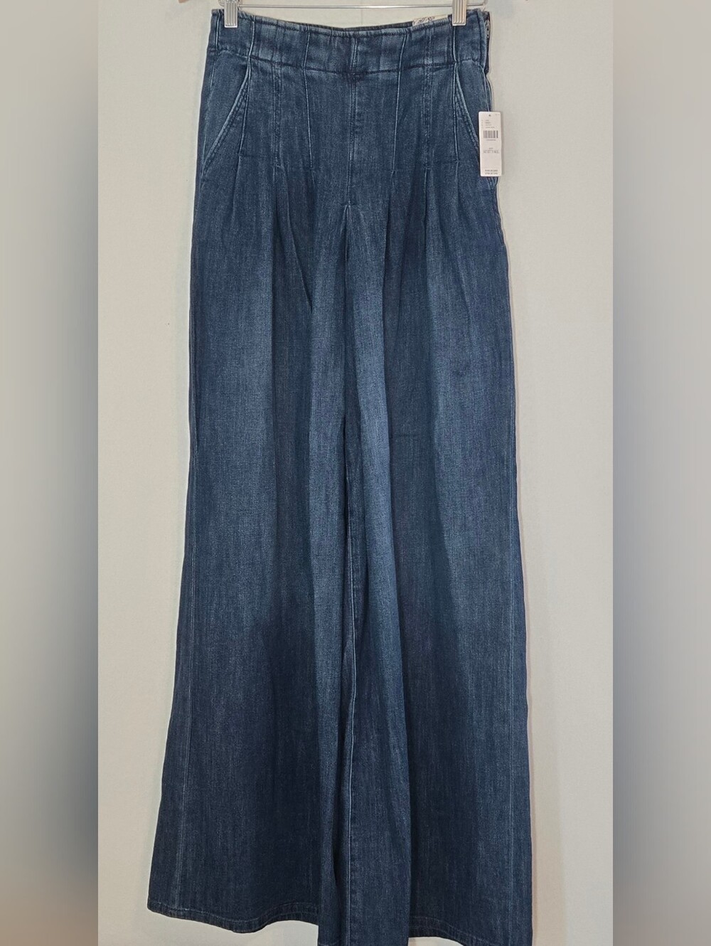 Pilcro Wide-Leg Pleated Trouser Jeans in Indigo Blue